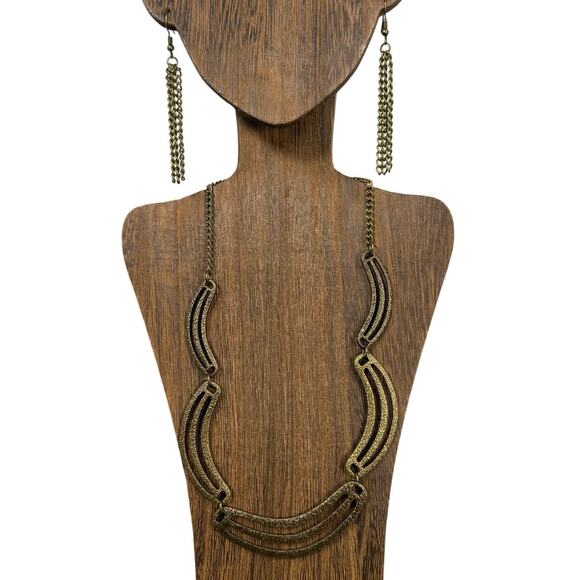 Vintage Style Silver Tone Statement Necklace & Dangle Earrings Set - Picture 3 of 9